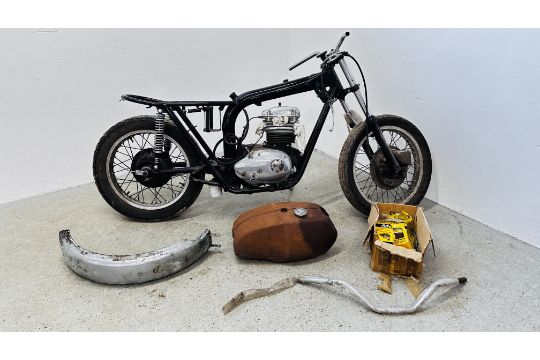 1972 BSA LIGHTENING A65L MOTORCYCLE FRAME AND ENGINE - INCOMPLETE SPARES AND REPAIRS ONLY. - Image 2 of 26