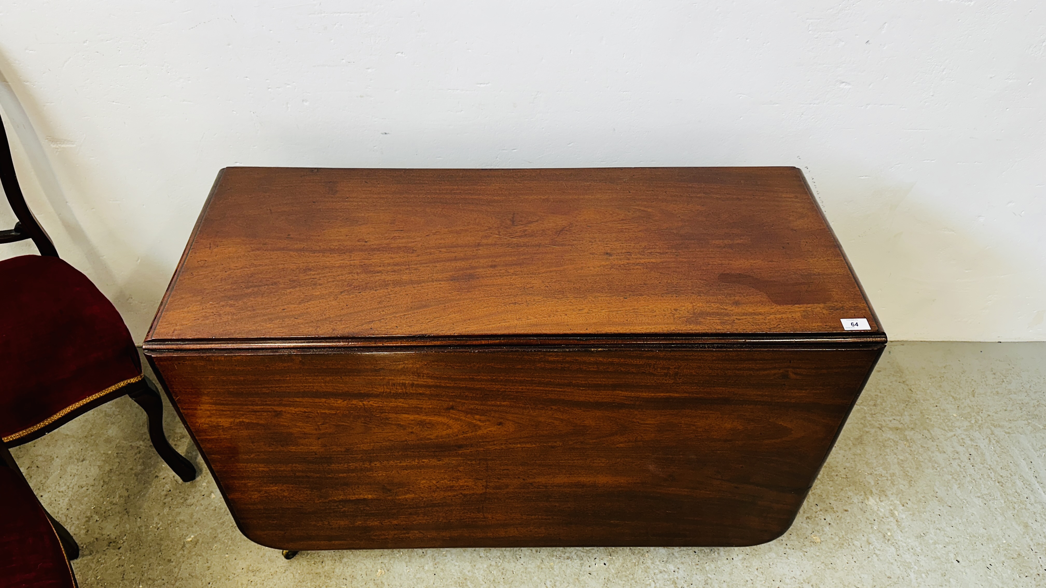 ANTIQUE MAHOGANY DROP FLAP DINING TABLE WITH REEDED LEGS ALONG WITH FOUR RED UPHOLSTERED DINING - Image 2 of 25