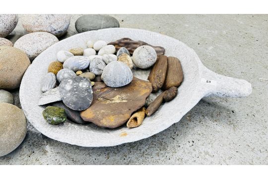 A LARGE HAND CARVED GRANITE HANDLED DISH ALONG WITH AN ASSORTMENT OF VARIOUS ROCKS AND STONES, - Image 3 of 10