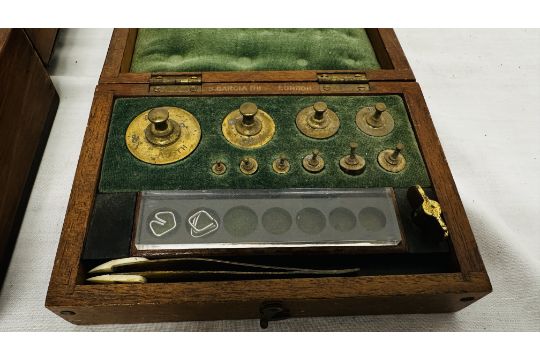 A VICTORIAN CASED SET OF STANDARD BRASS APOTHECARIES WEIGHTS, - Image 6 of 13