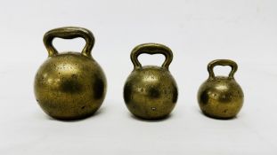 A SET OF THREE VICTORIAN GRADUATED AVOIR SPHERICAL WEIGHTS ENGRAVED COUNTY OF NORTHAMPTON 4lb,