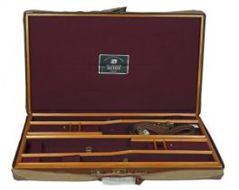 GUARDIAN LEATHER A NEW AND UNUSED BRASS-CORNERED OAK AND LEATHER PRESENTATION DOUBLE GUNCASE, fitted