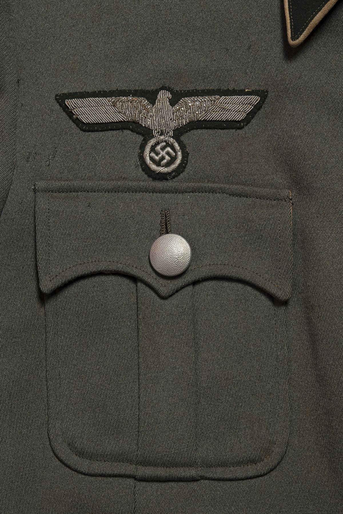 A WORLD WAR TWO GERMAN INFANTRY OFFICER'S PEAKED CAP AND DRESS 'WAFFENROCK' TUNIC, of pre-war - Image 5 of 9