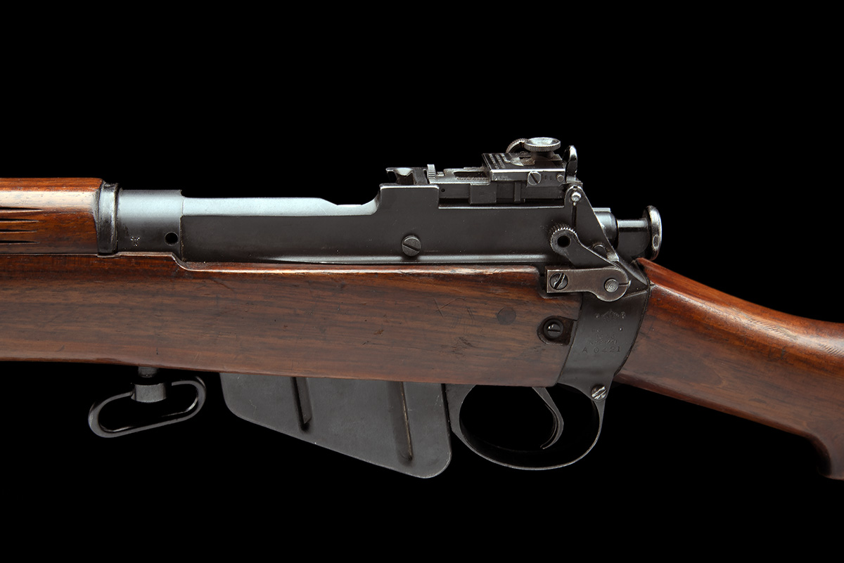 ENFIELD A RARE .303 (BRIT.) 'NO.4 MK.I' TRIALS SERVICE RIFLE, serial no. A0421, dated 1933, 25 1/ - Image 4 of 4