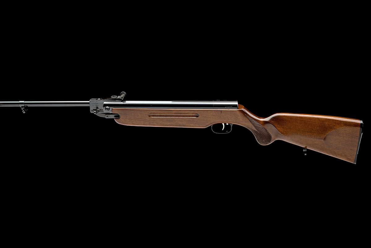 AN EARLY .177 WEIHRAUCH HW35 LUXUS BREAK-BARREL AIR-RIFLE, serial no. 428571, for 1972, with blued - Image 2 of 4