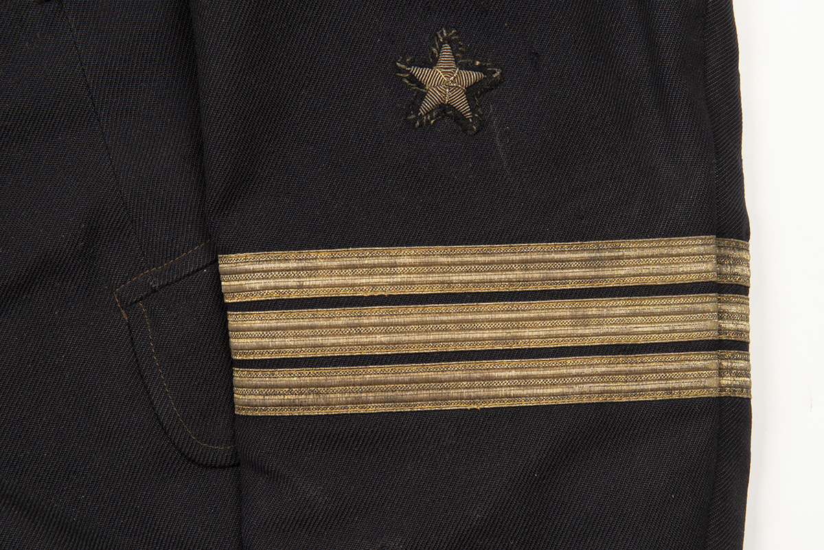 A GERMAN WORLD WAR TWO KRIEGSMARINE OFFICER'S TUNIC BY HEINRICH VON DER AA, BREMEN, of double - Image 4 of 6