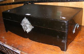 A small Chinese lacquered box - 64cm wide