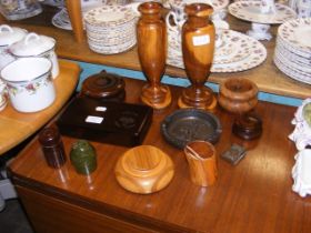 A medley of treen, Bakelite and other collectables