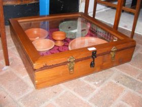 A lockable counter top display cabinet