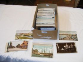 A collection of 450 vintage UK topographical postc