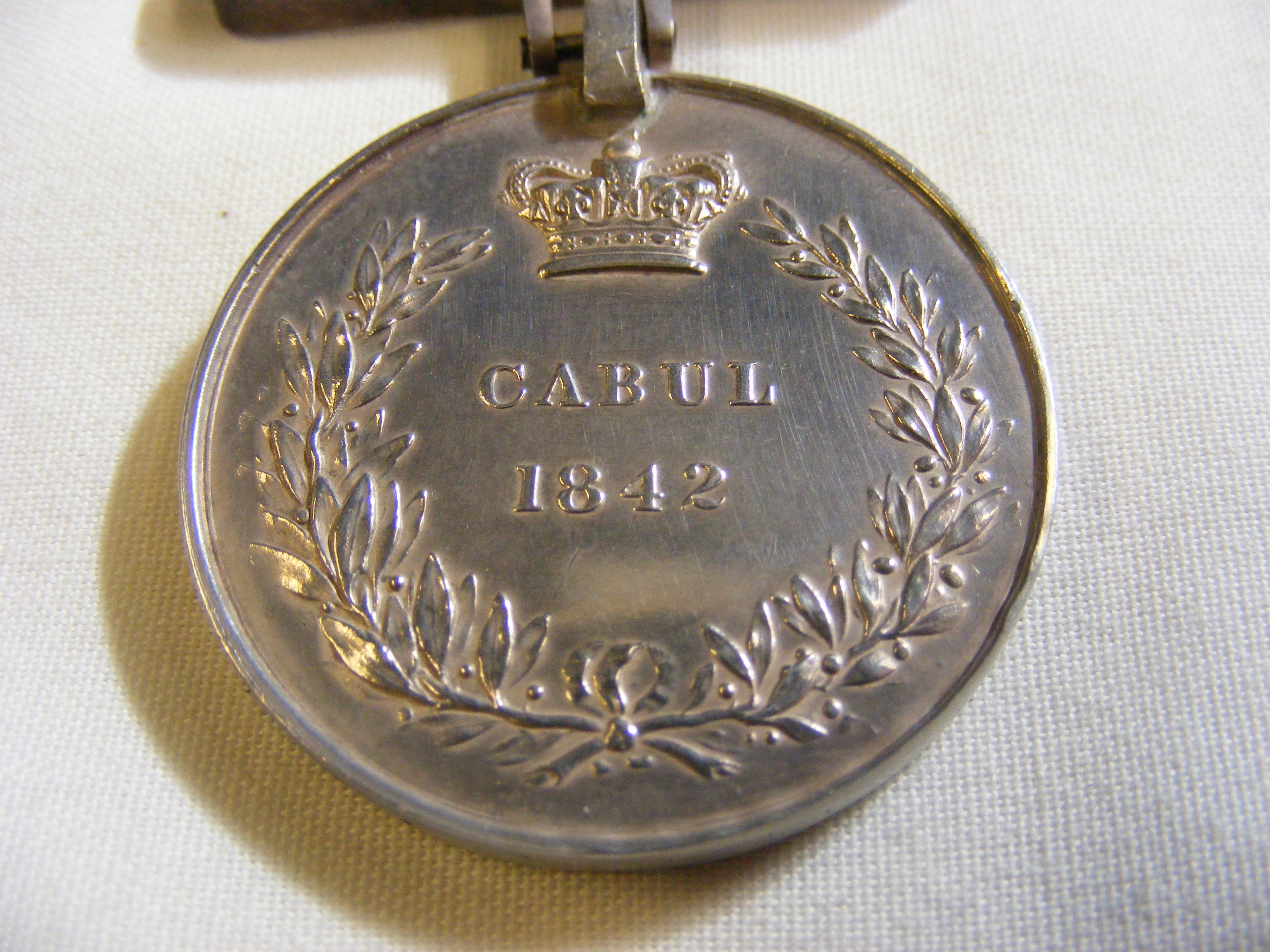 A Victoria Cabul medal - 1842 - inscription partia - Image 2 of 6
