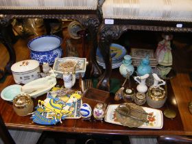 A sundry lot of collectables including Babycham pl