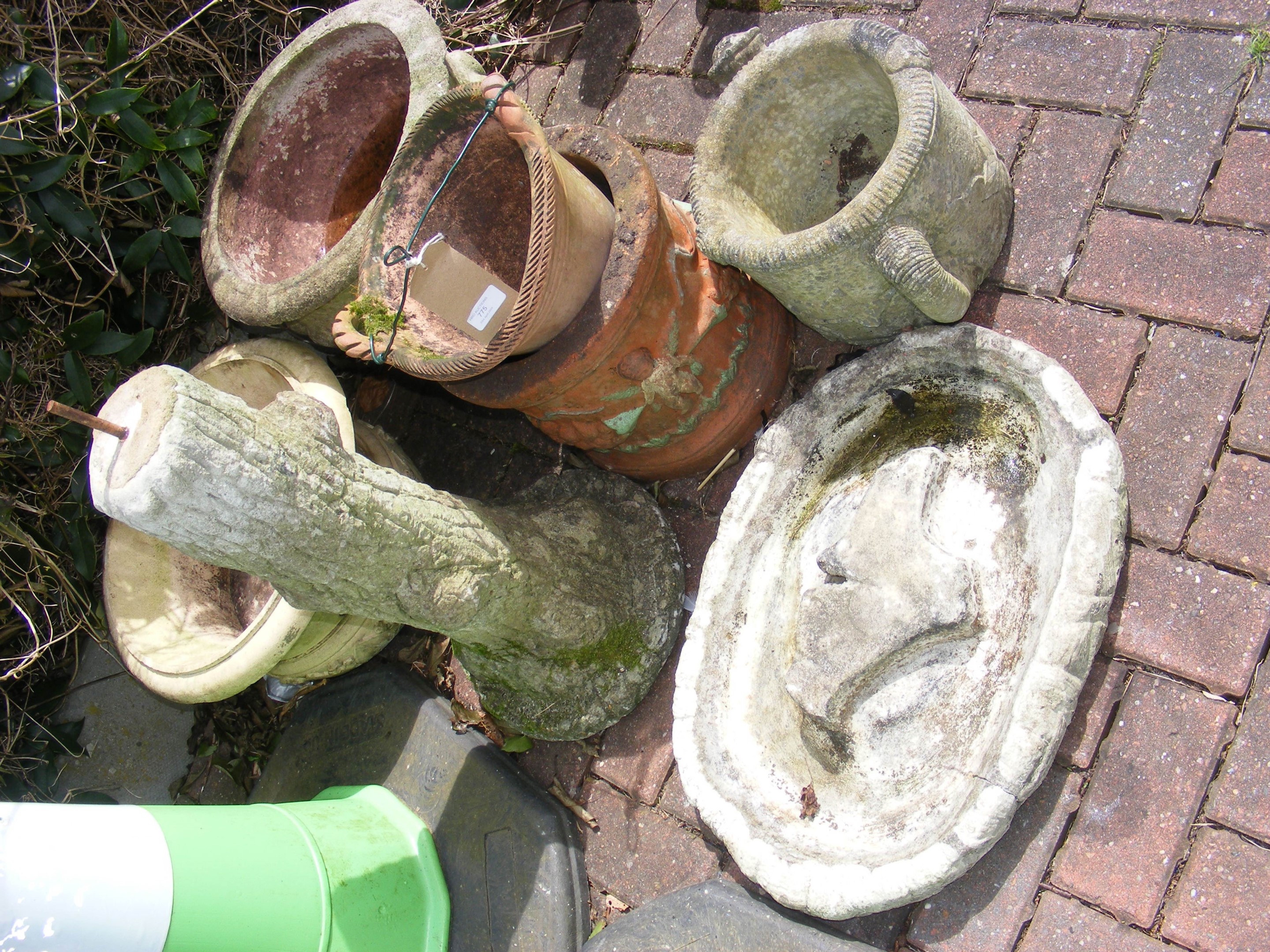 An Isle of Wight birdbath, together with garden ur