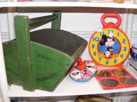 A vintage 1981 Walt Disney Mickey Mouse clock, tog