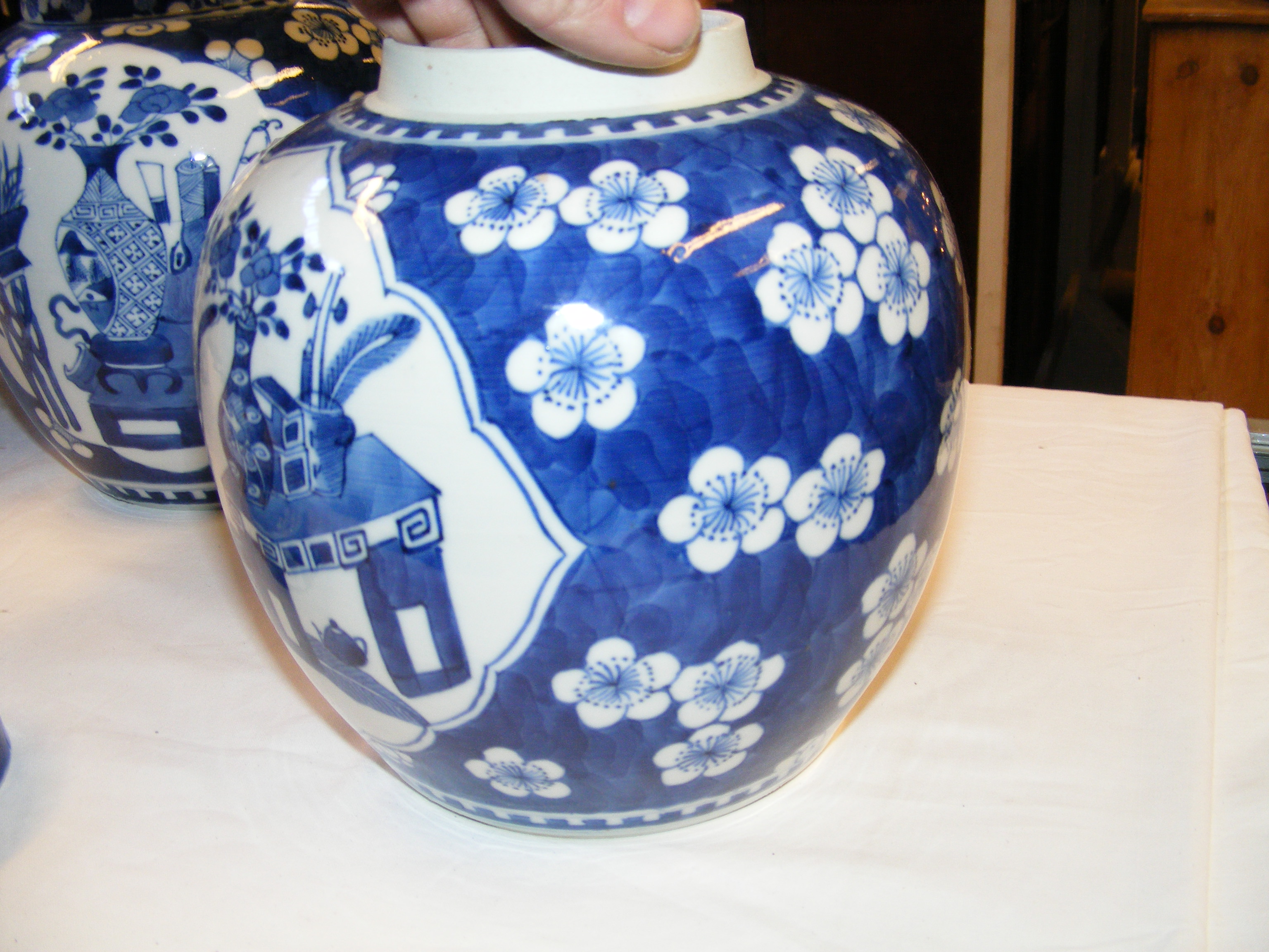 An antique Chinese ginger jar and cover together w - Image 4 of 32