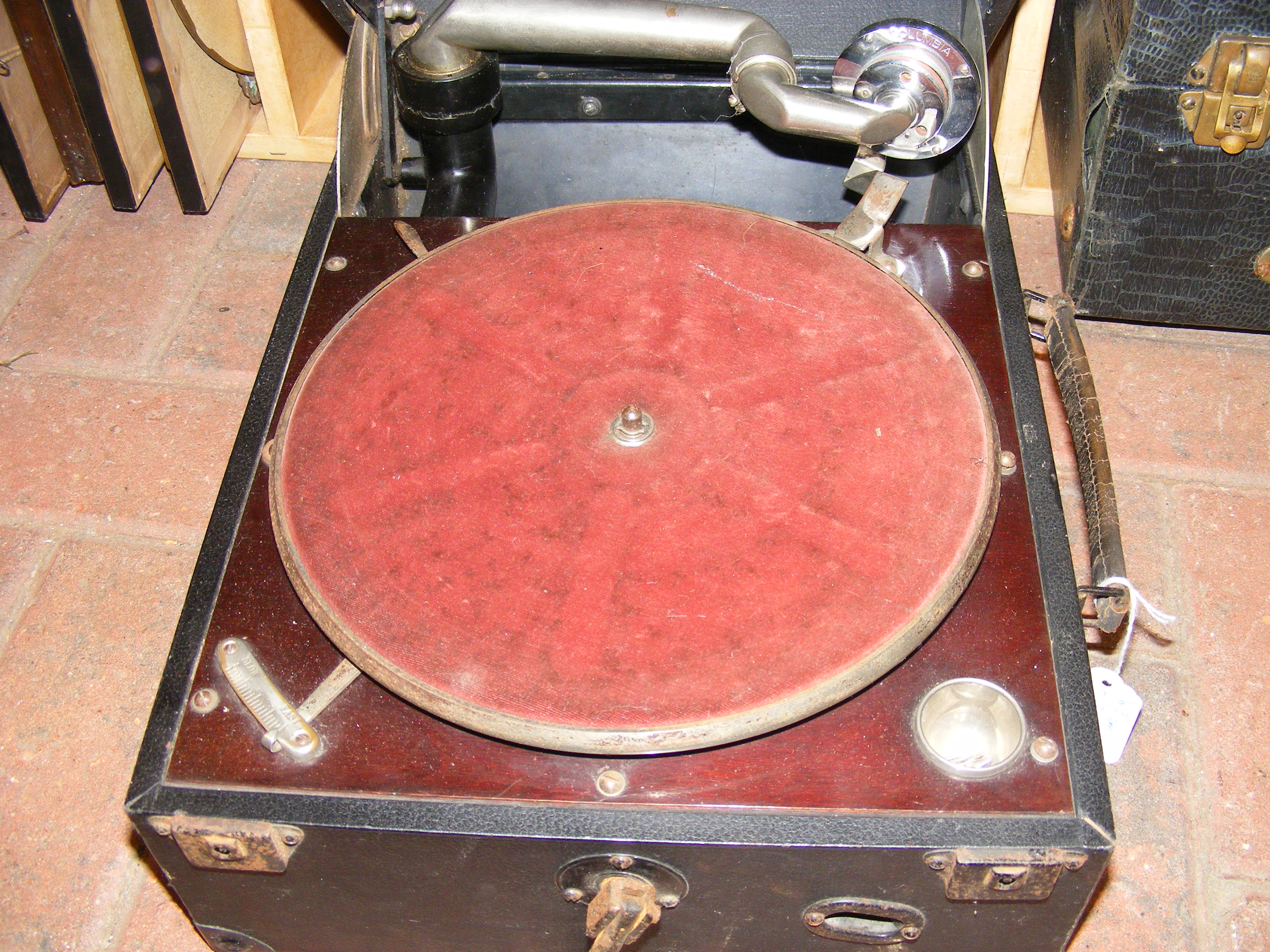 Two vintage Columbia portable wind up gramophones - Image 7 of 13