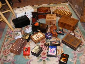 Assorted trinket boxes