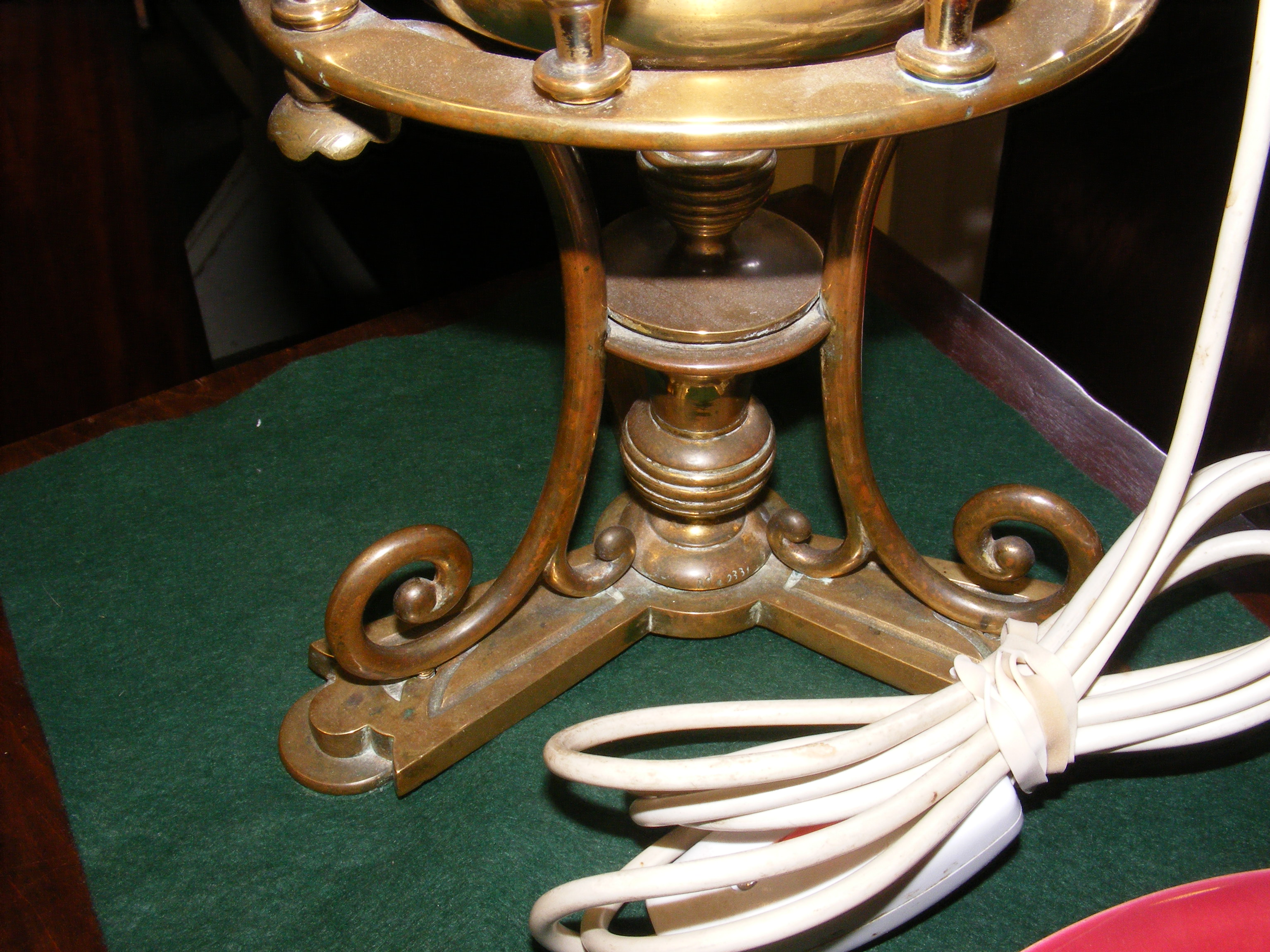 A Victorian brass oil lamp with duplex burners and - Image 3 of 8