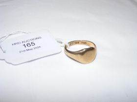 A 9ct signet ring
