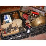 Assorted kitchenalia and metalware, including bras