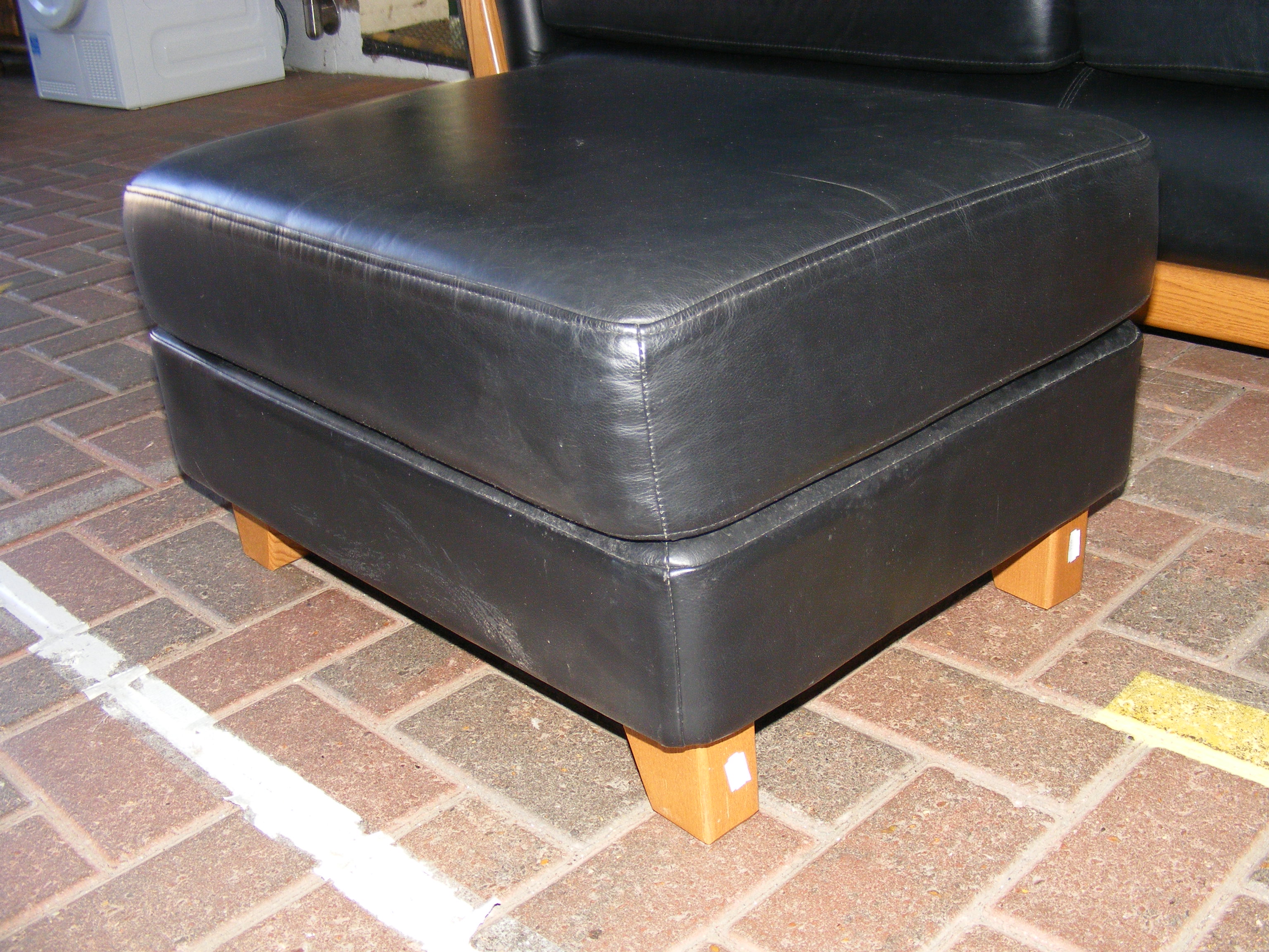 An Ercol black leather sofa with matching footstoo - Image 11 of 12