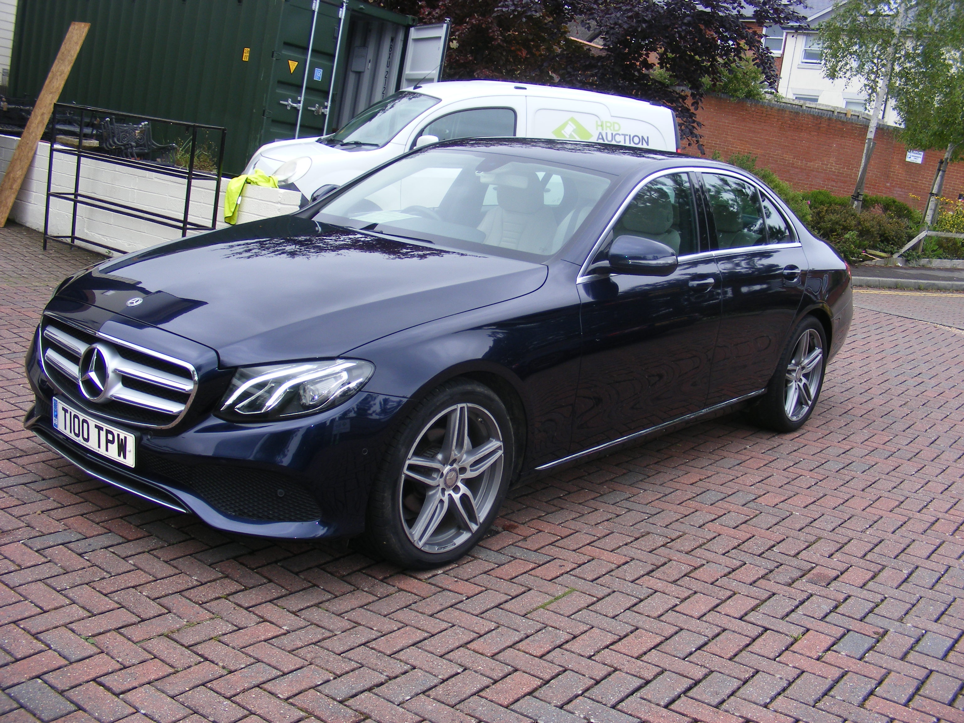 FROM A DECEASED'S ESTATE - Mercedes-Benz E 220 D S - Image 17 of 44