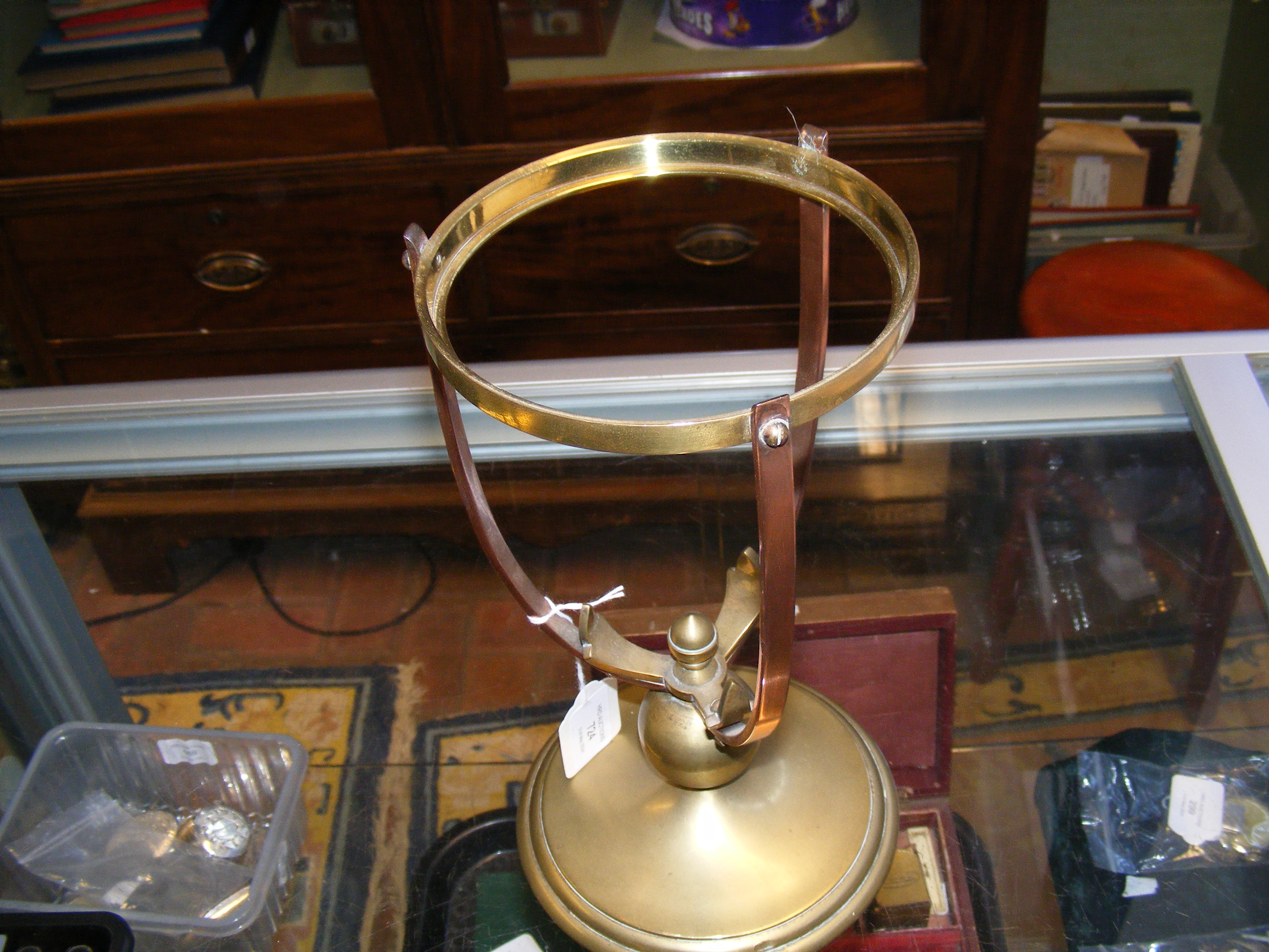 A converted brass and copper lamp, together with a - Bild 10 aus 10