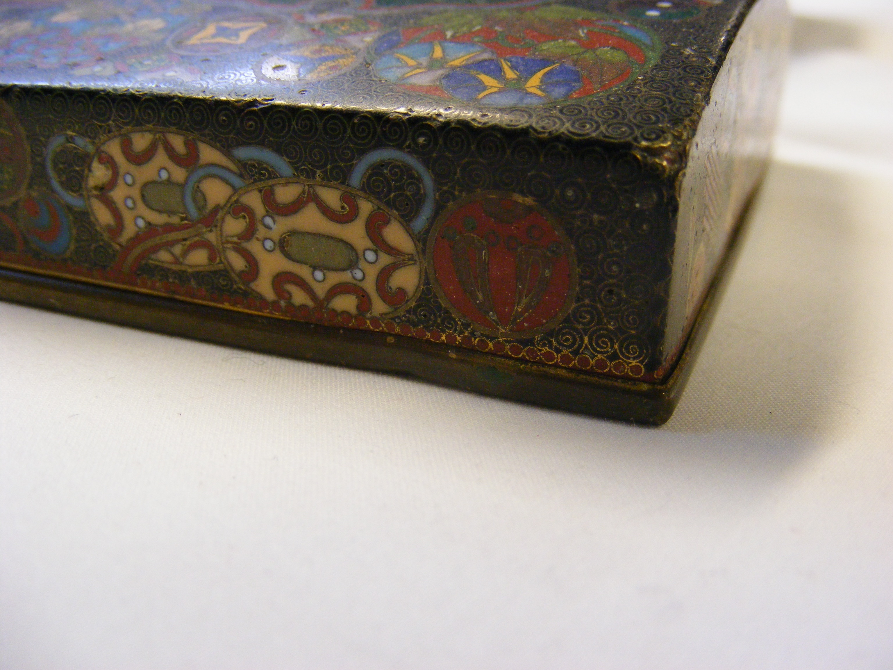 An antique Cloisonne rectangular box with dragon a - Image 5 of 17