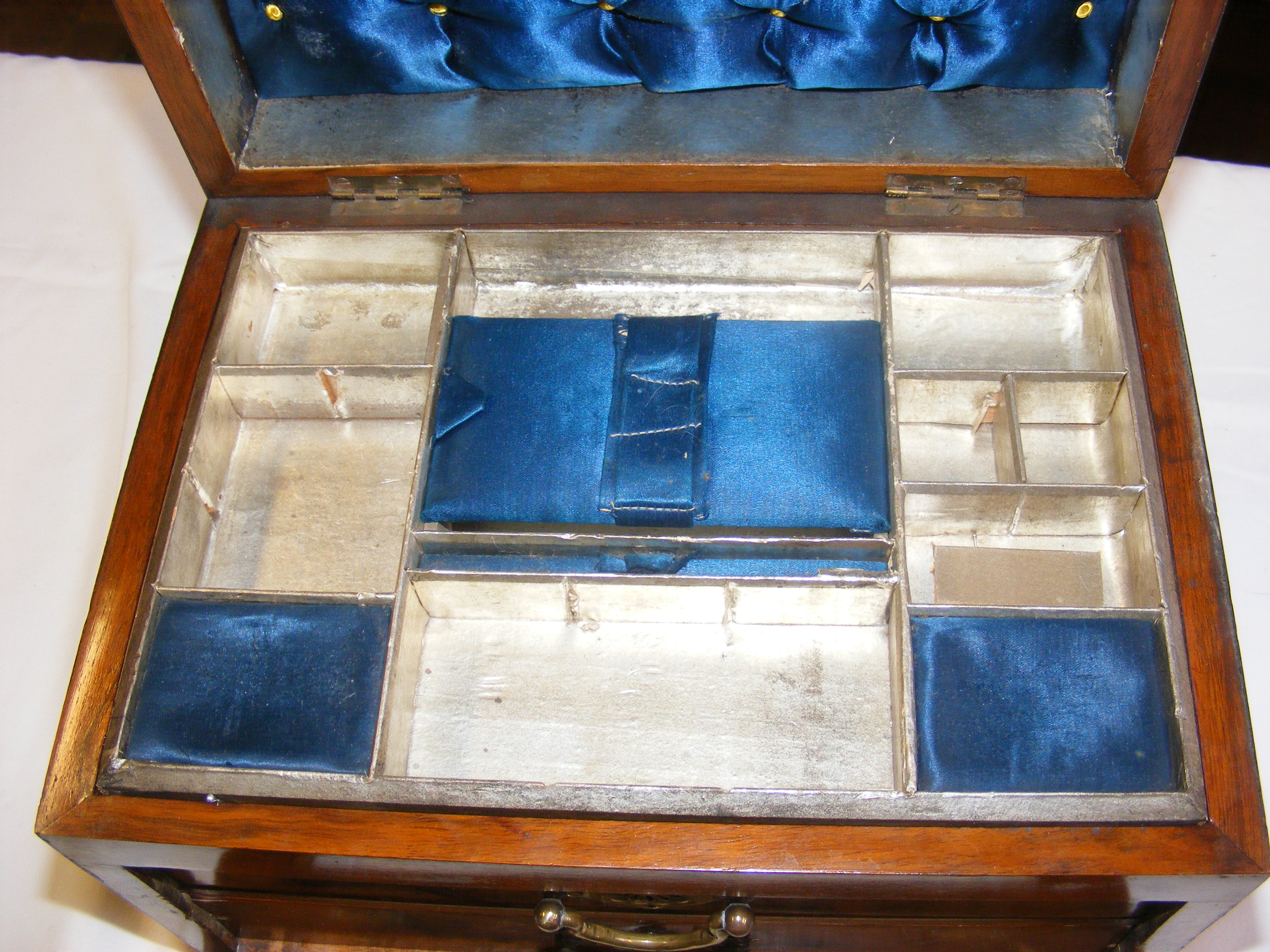 A jewellery box with glass front, together with wr - Image 33 of 36