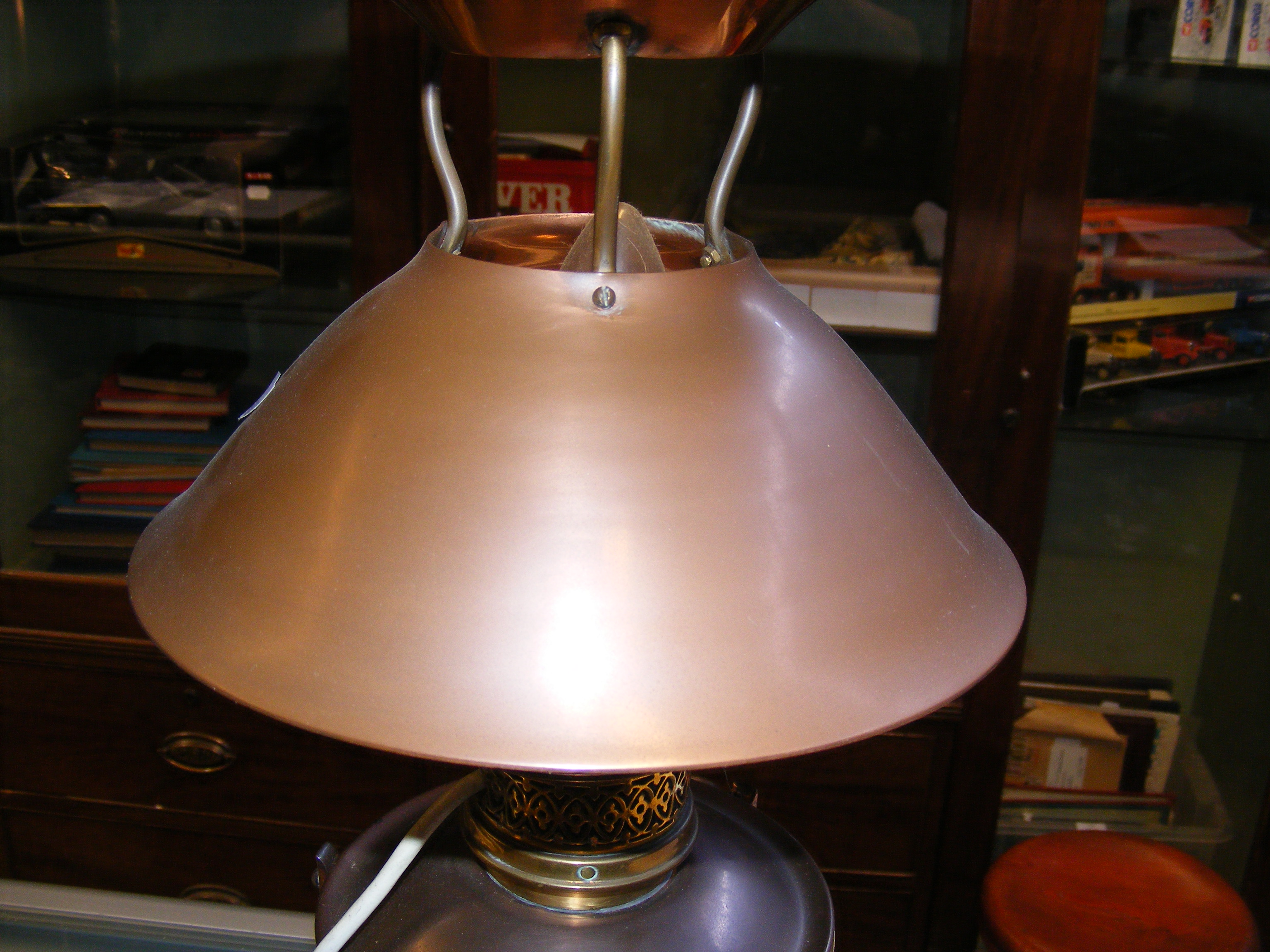 A converted brass and copper lamp, together with a - Bild 7 aus 10