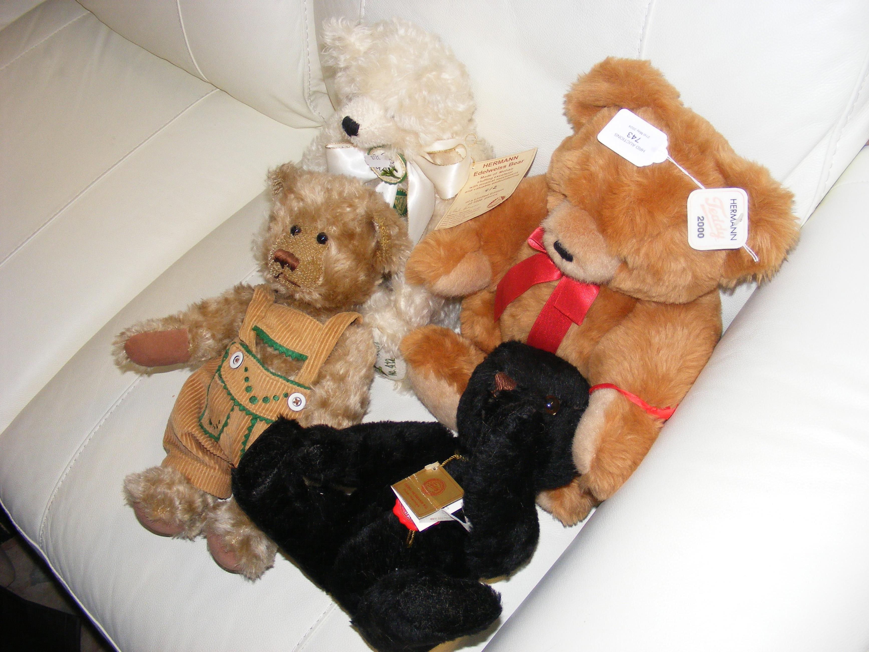 Four collectable Hermann bears including the Austr