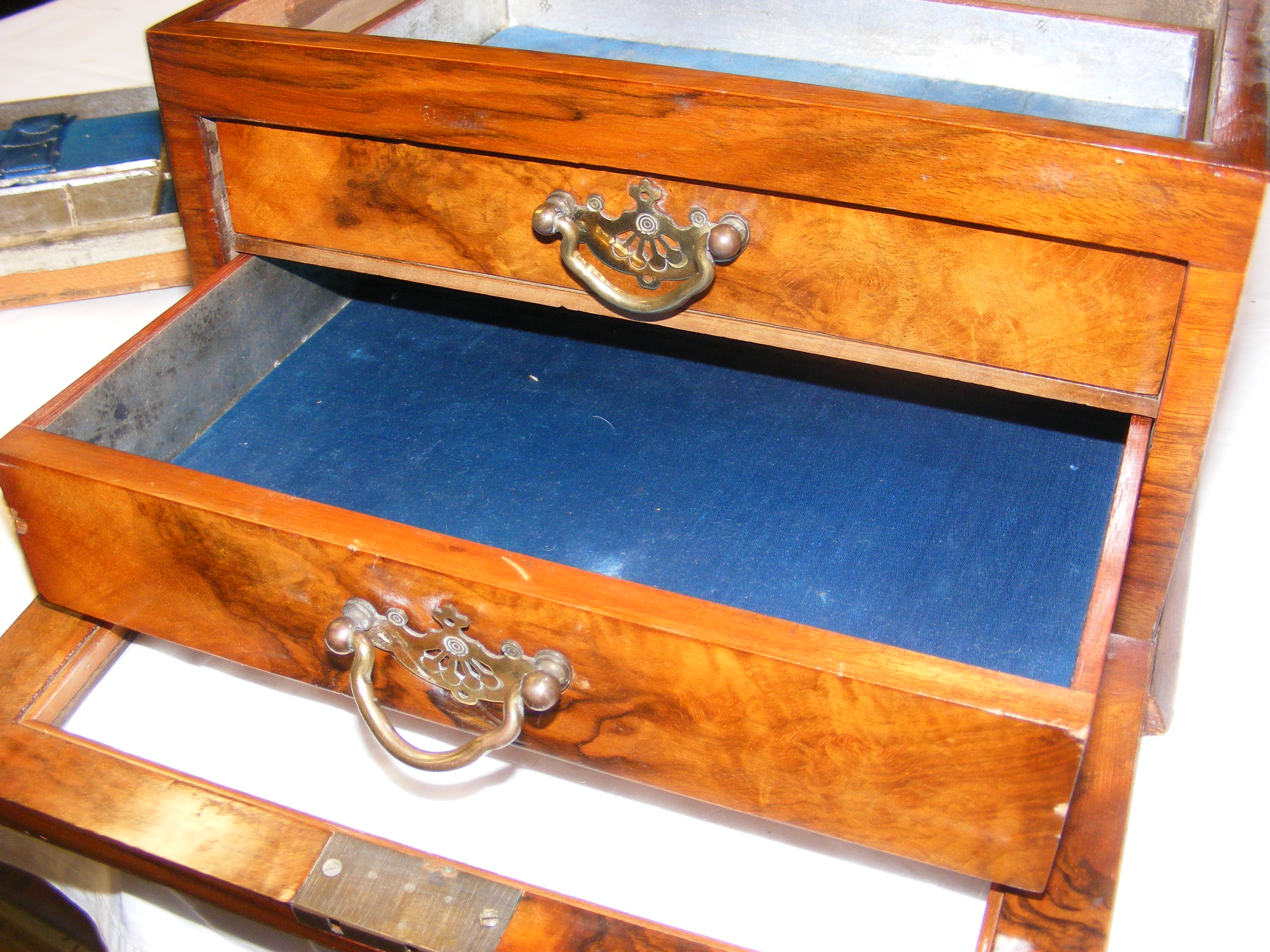 A jewellery box with glass front, together with wr - Image 36 of 36