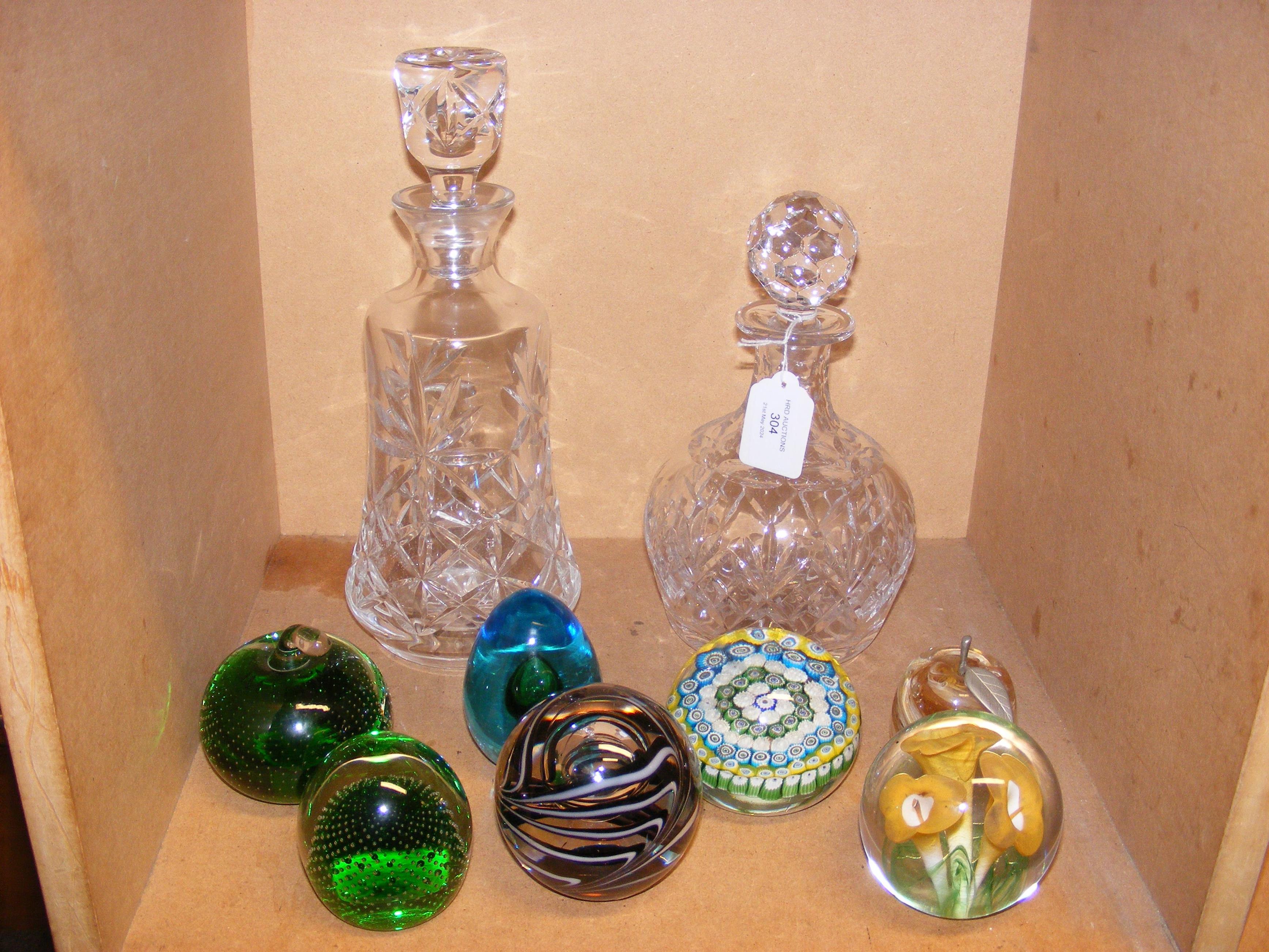 Assorted glass paperweights, including Langham, Al