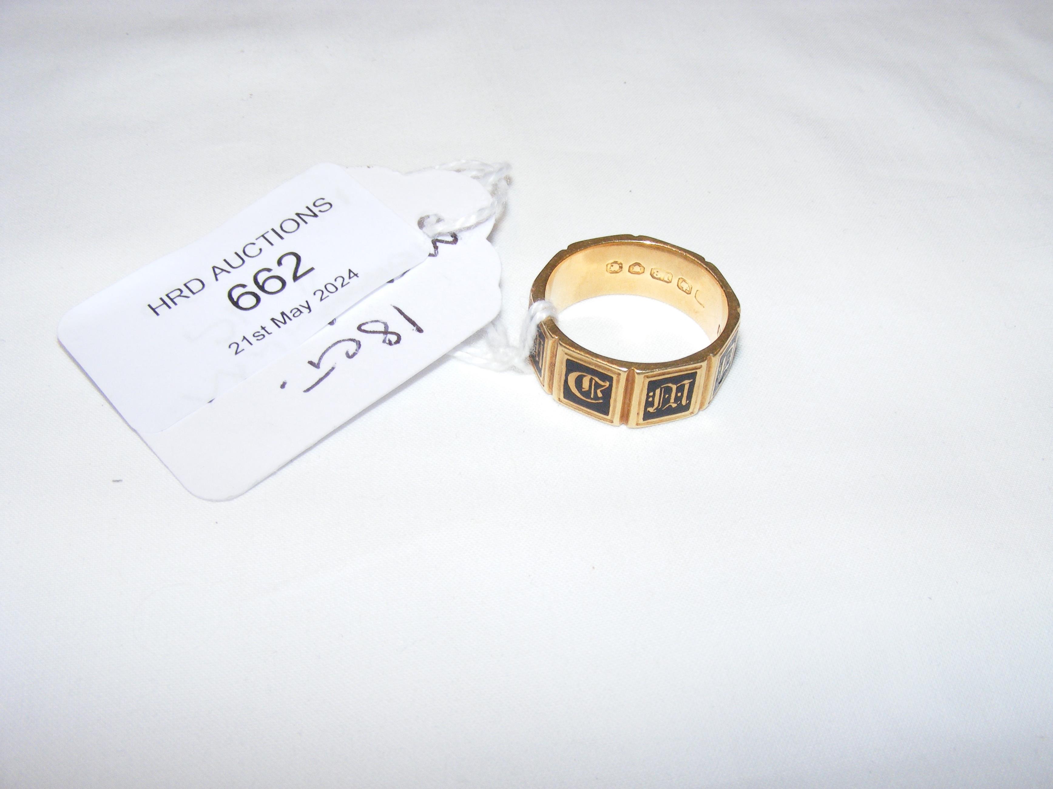 An 18ct gold memorium ring
