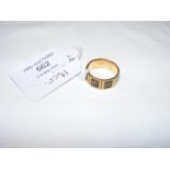 An 18ct gold memorium ring