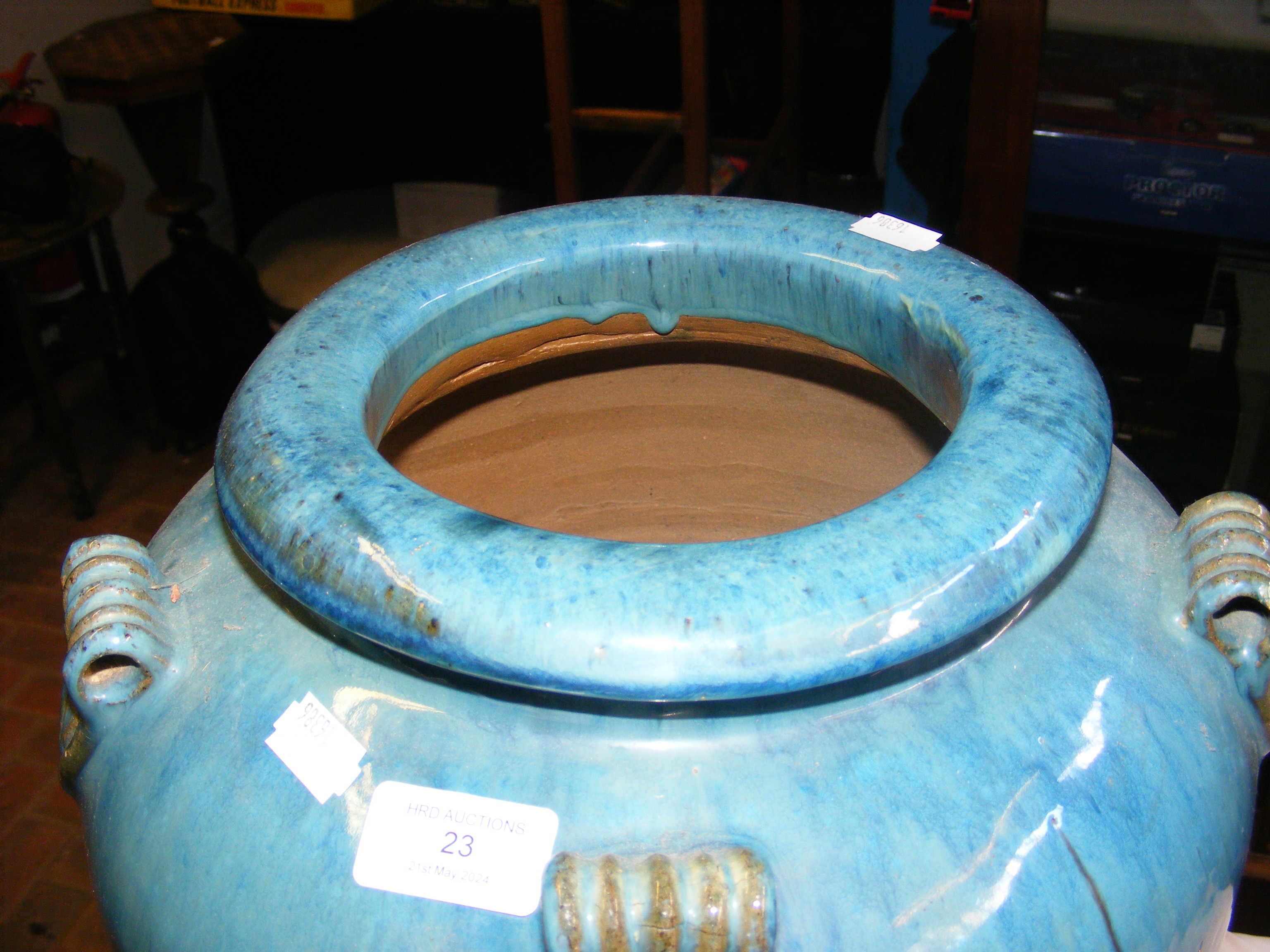 An attractive 52cm high blue glazed floor vase - Image 3 of 4