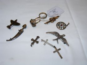 A gold ring, brooches etc.