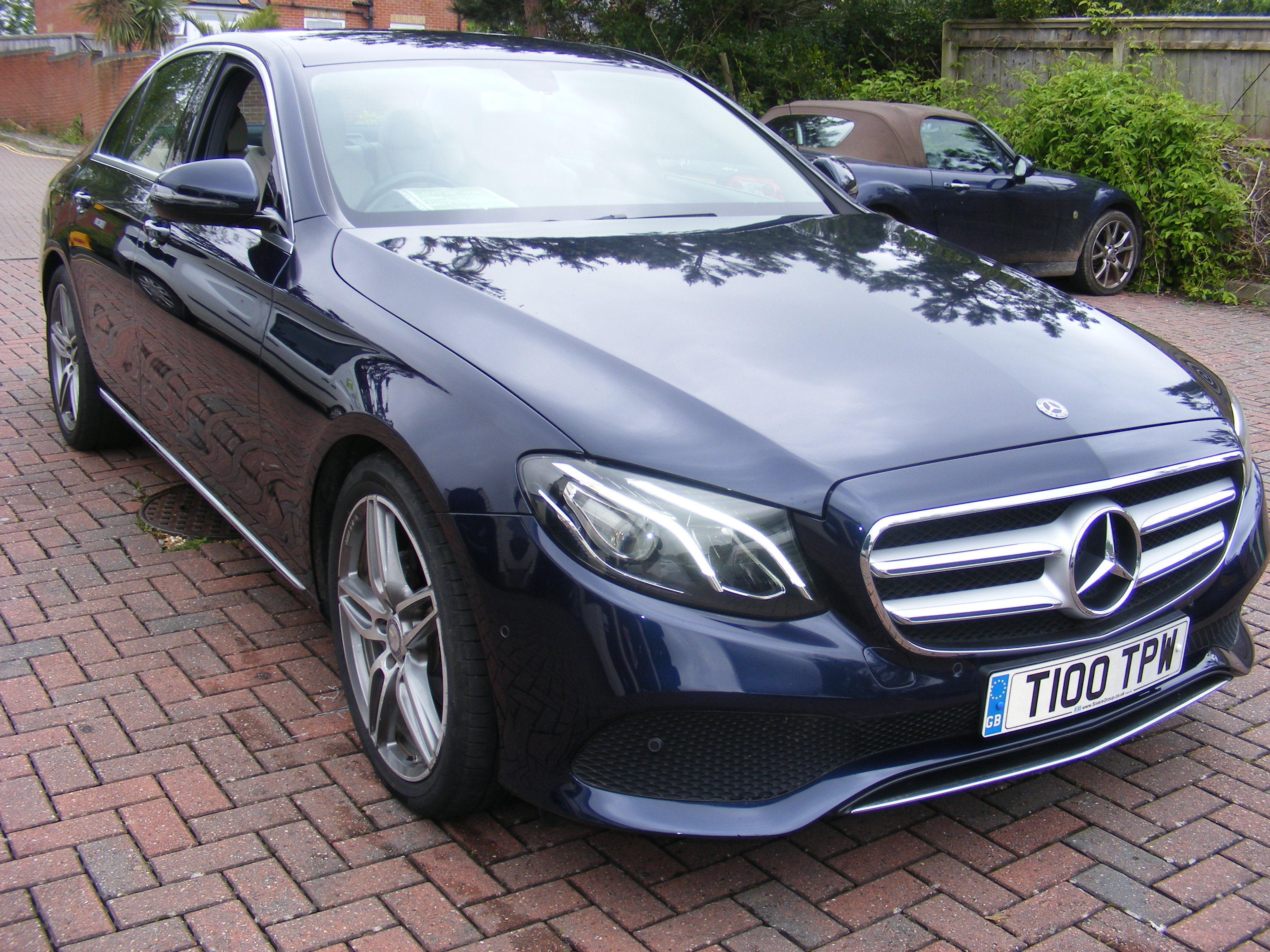 FROM A DECEASED'S ESTATE - Mercedes-Benz E 220 D S - Image 11 of 44