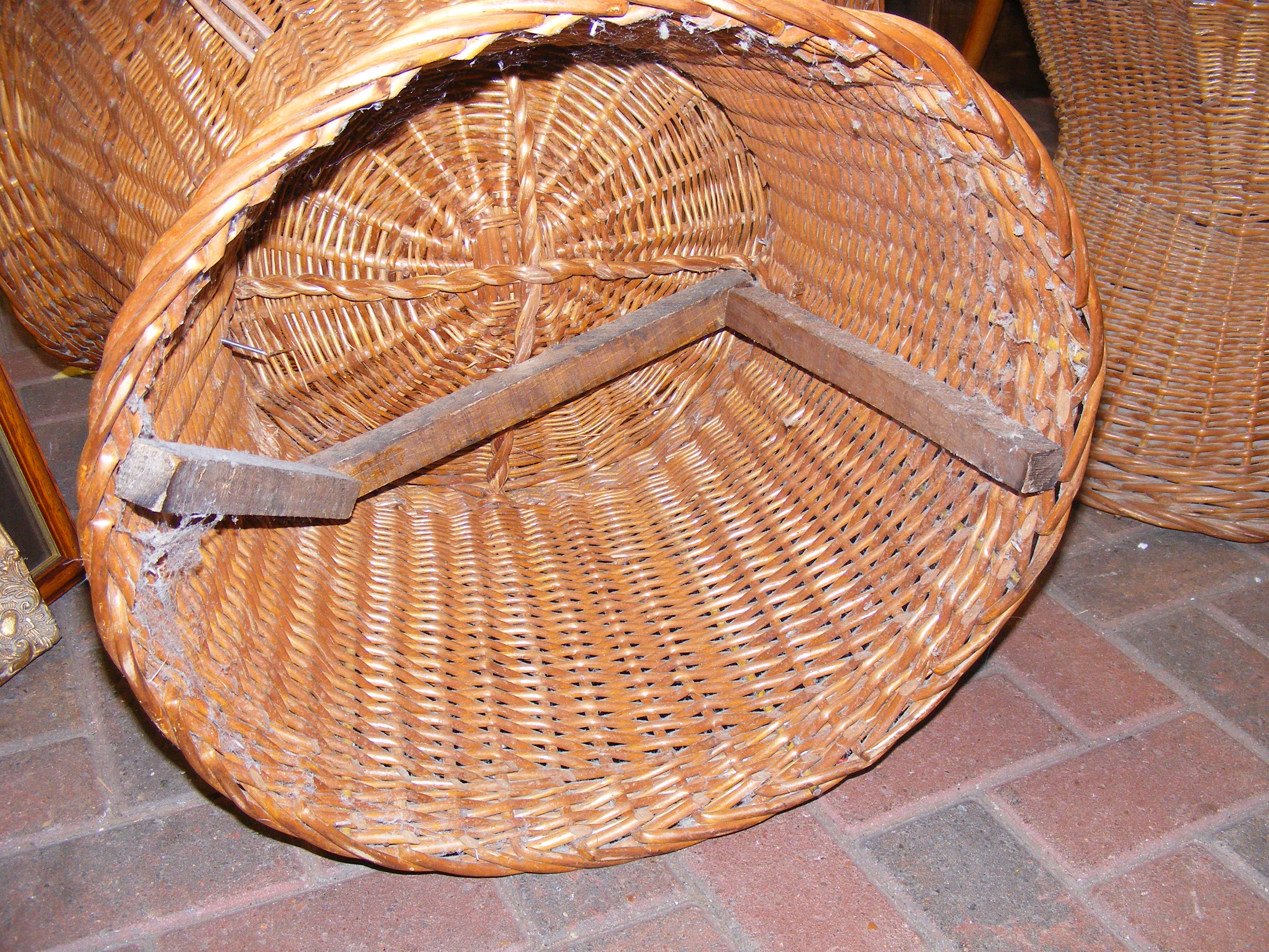 Two vintage rattan high back basket chairs - Image 9 of 9