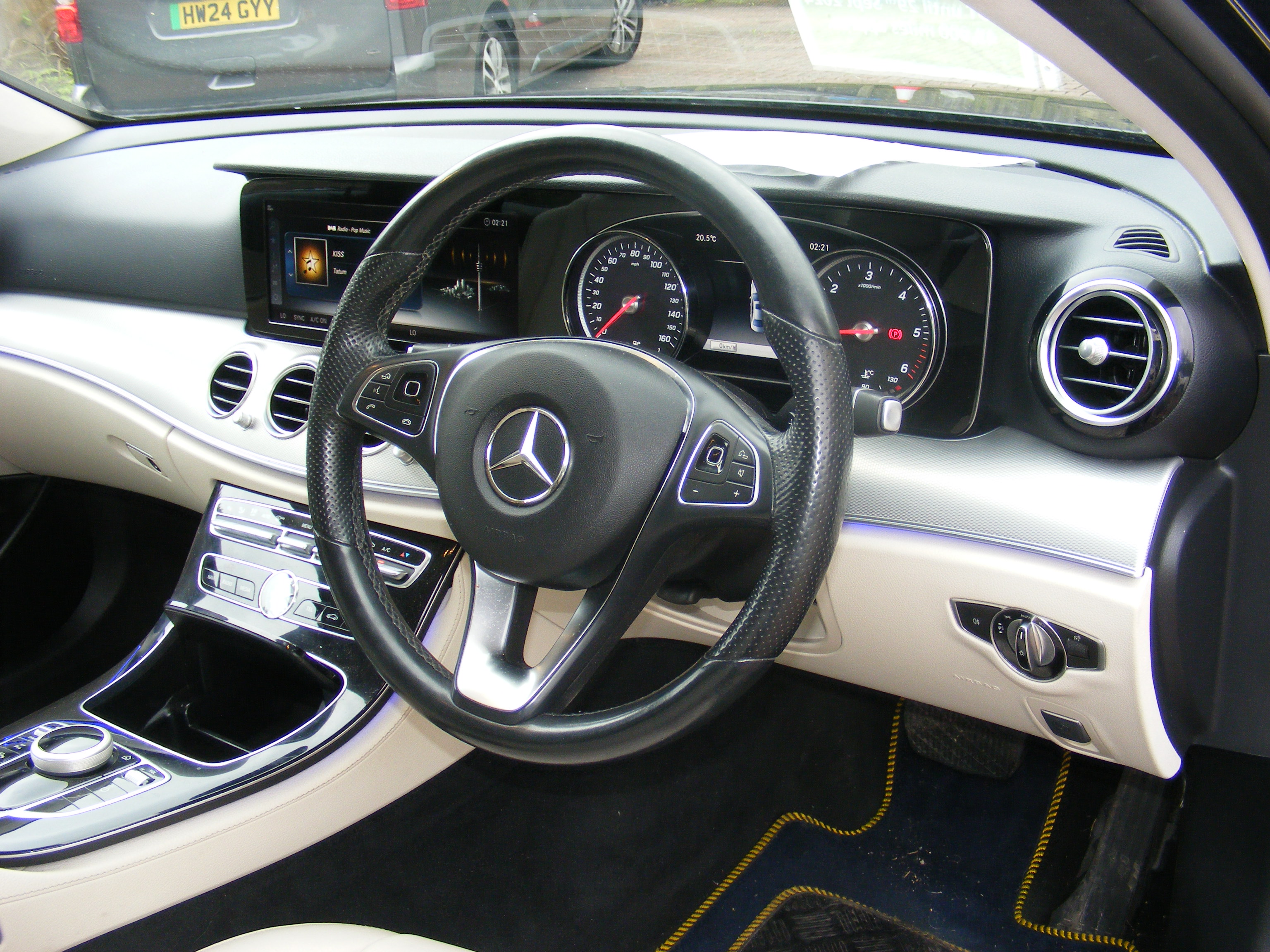 FROM A DECEASED'S ESTATE - Mercedes-Benz E 220 D S - Image 36 of 44