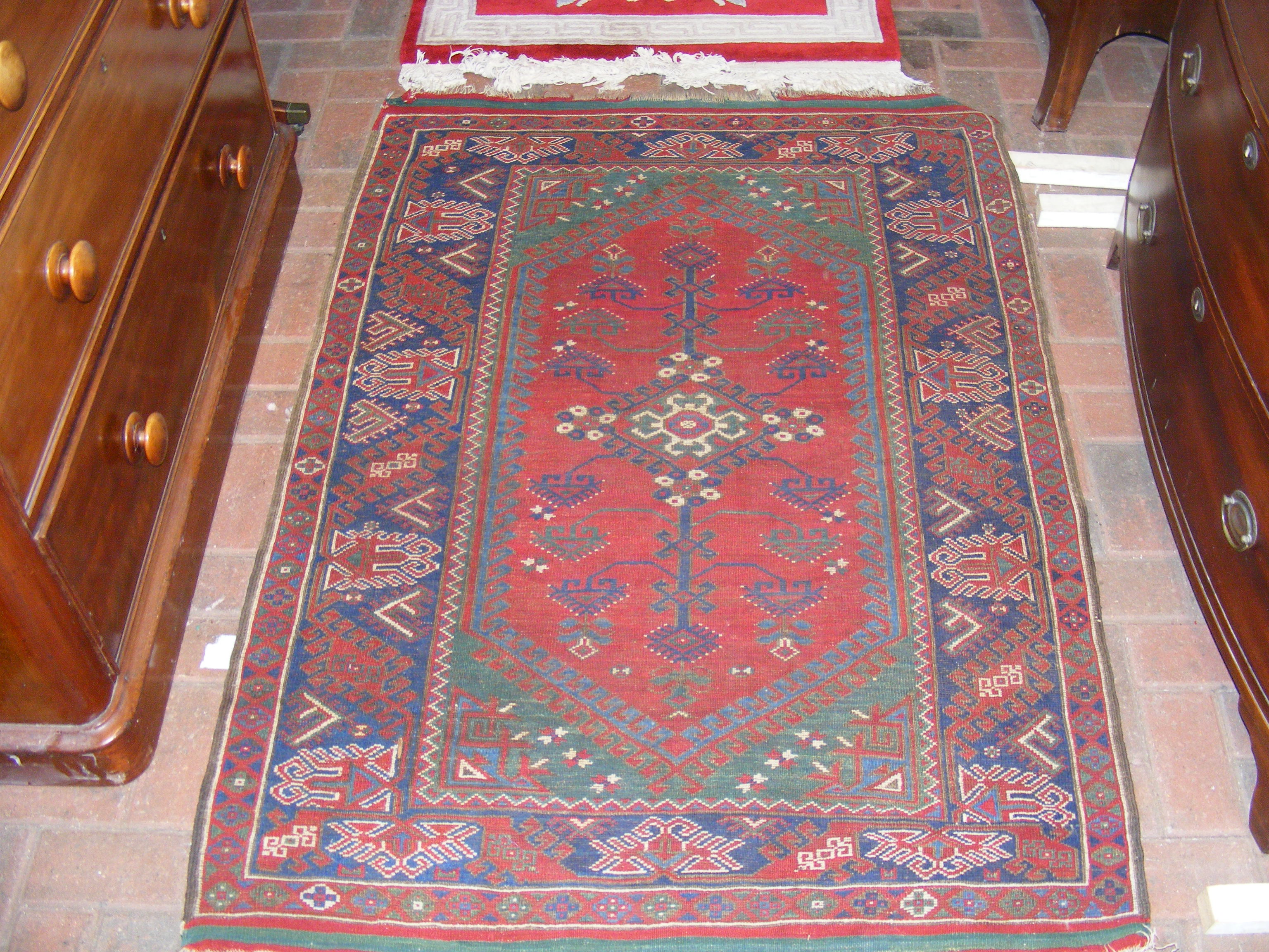 A Middle Eastern rug with geometric border - 150cm - Image 5 of 8