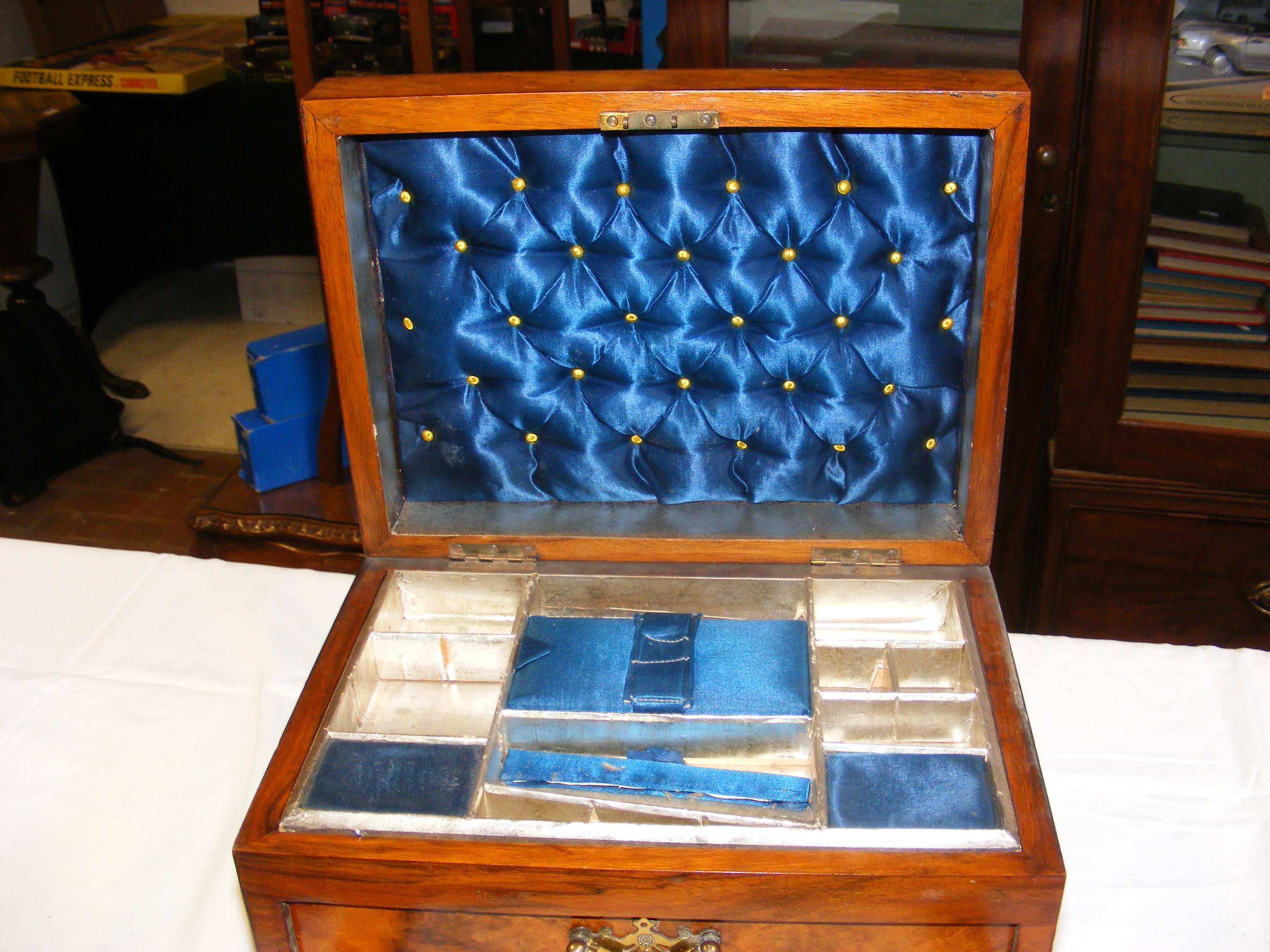 A jewellery box with glass front, together with wr - Image 32 of 36