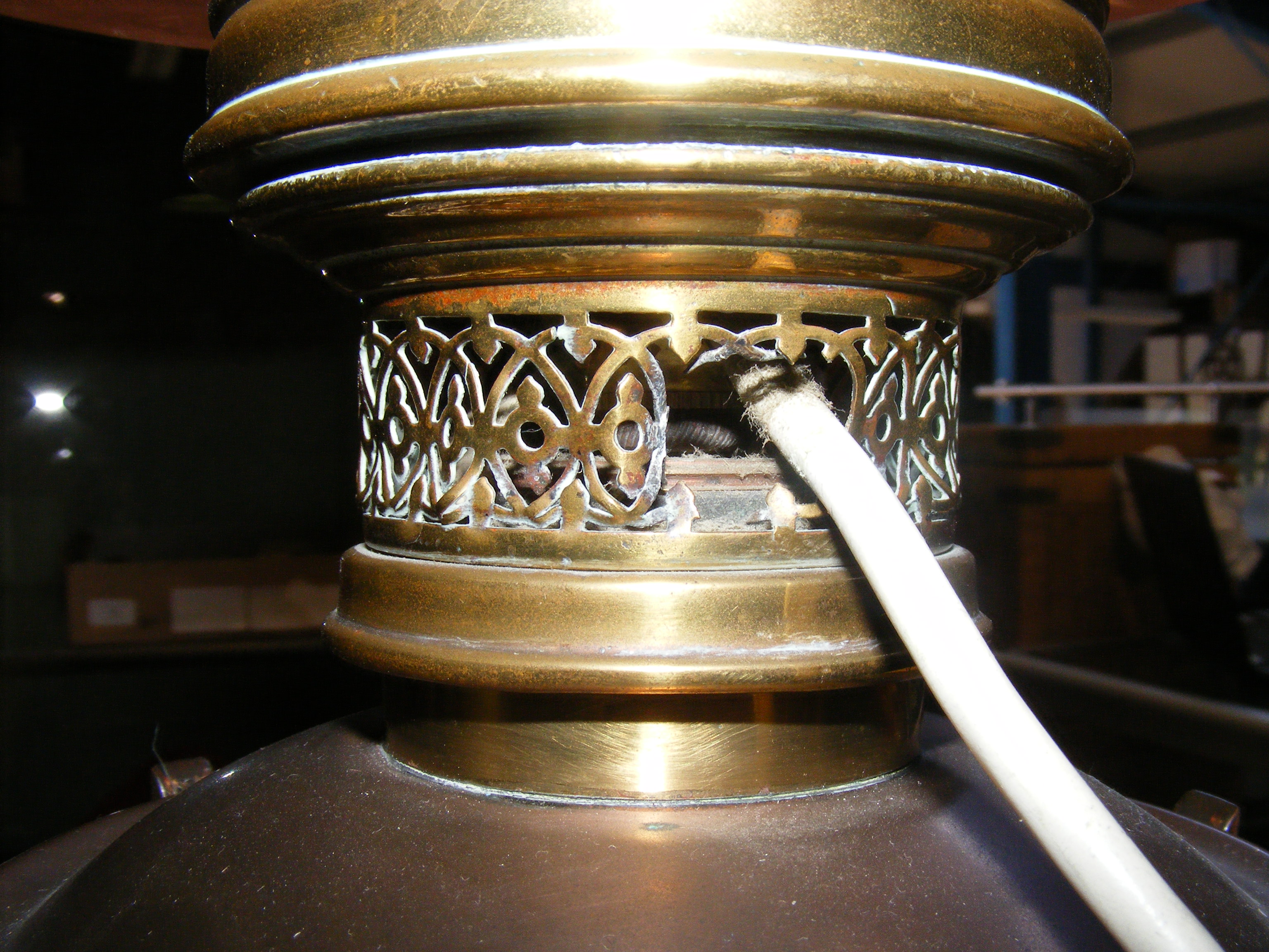 A converted brass and copper lamp, together with a - Bild 3 aus 10