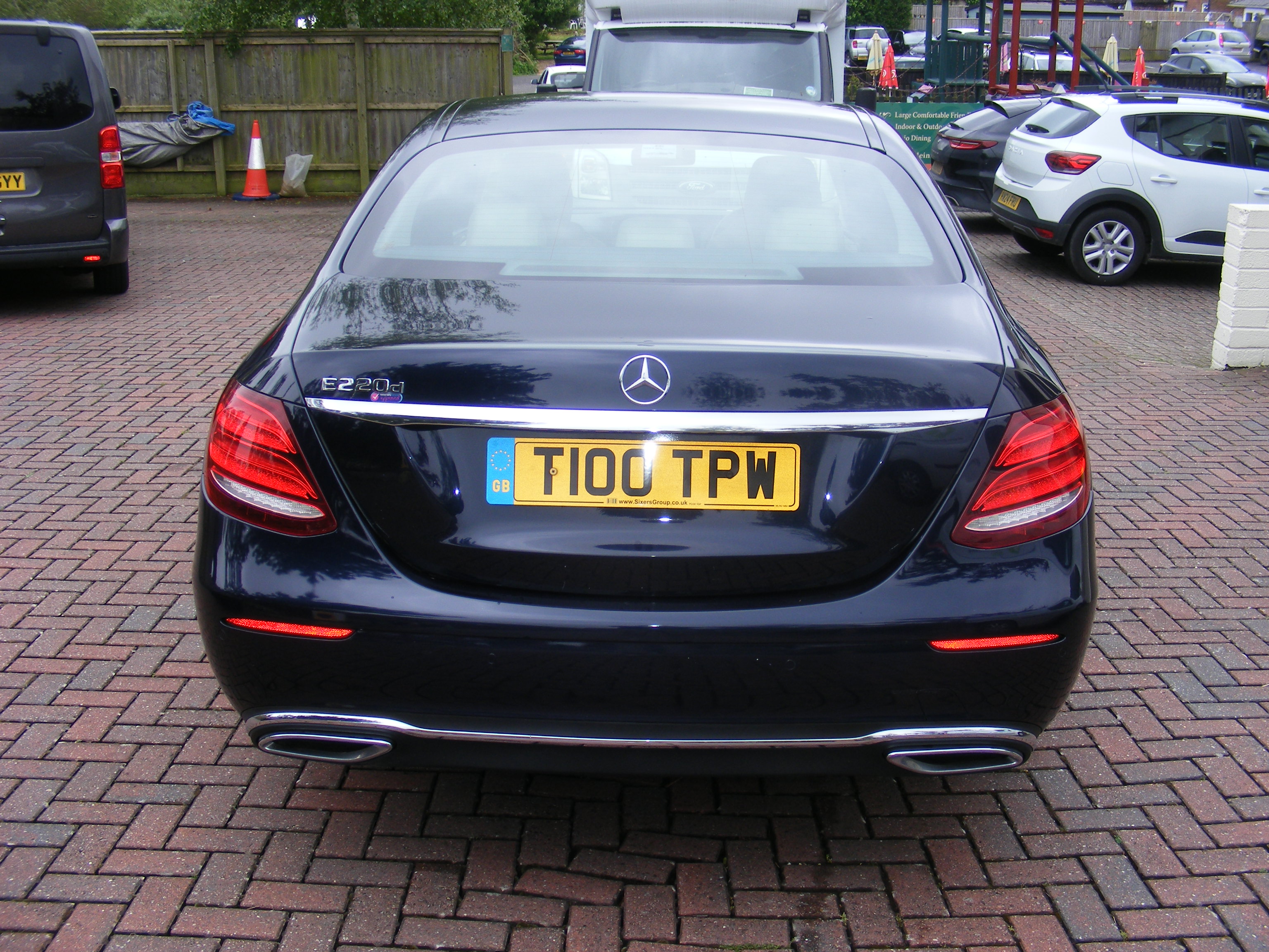 FROM A DECEASED'S ESTATE - Mercedes-Benz E 220 D S - Image 14 of 44