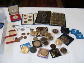 Various collectable coinage including crowns etc.