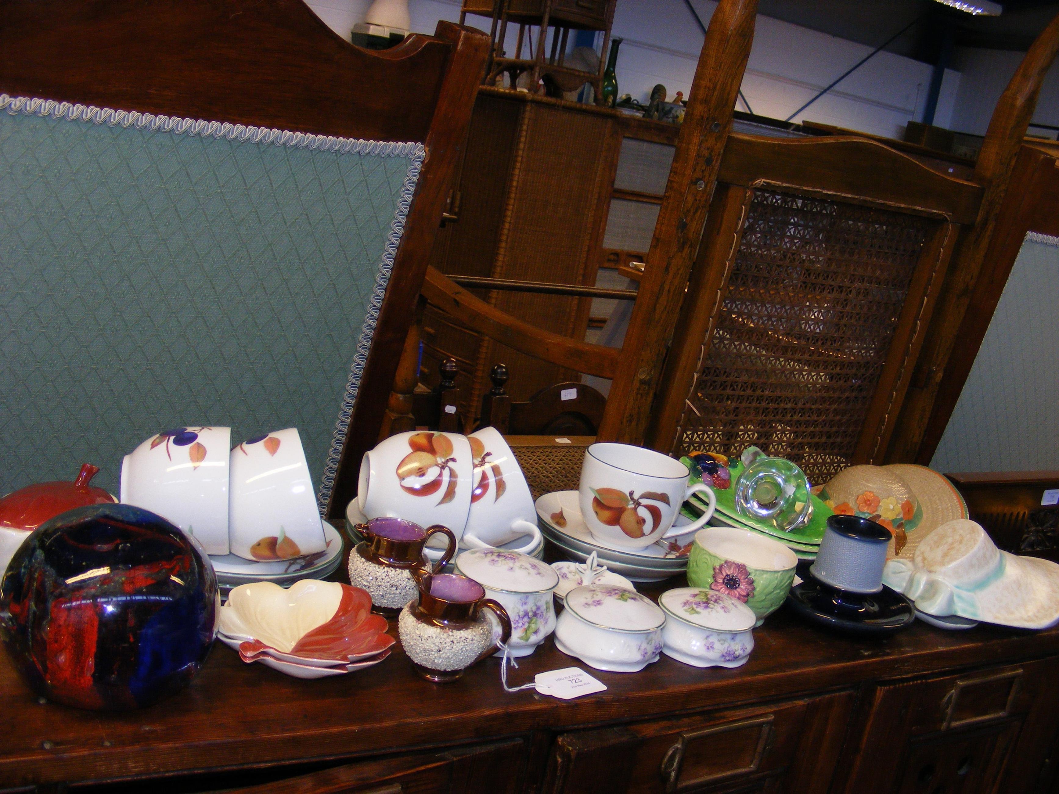 Assorted collectable glass and ceramic ware includ