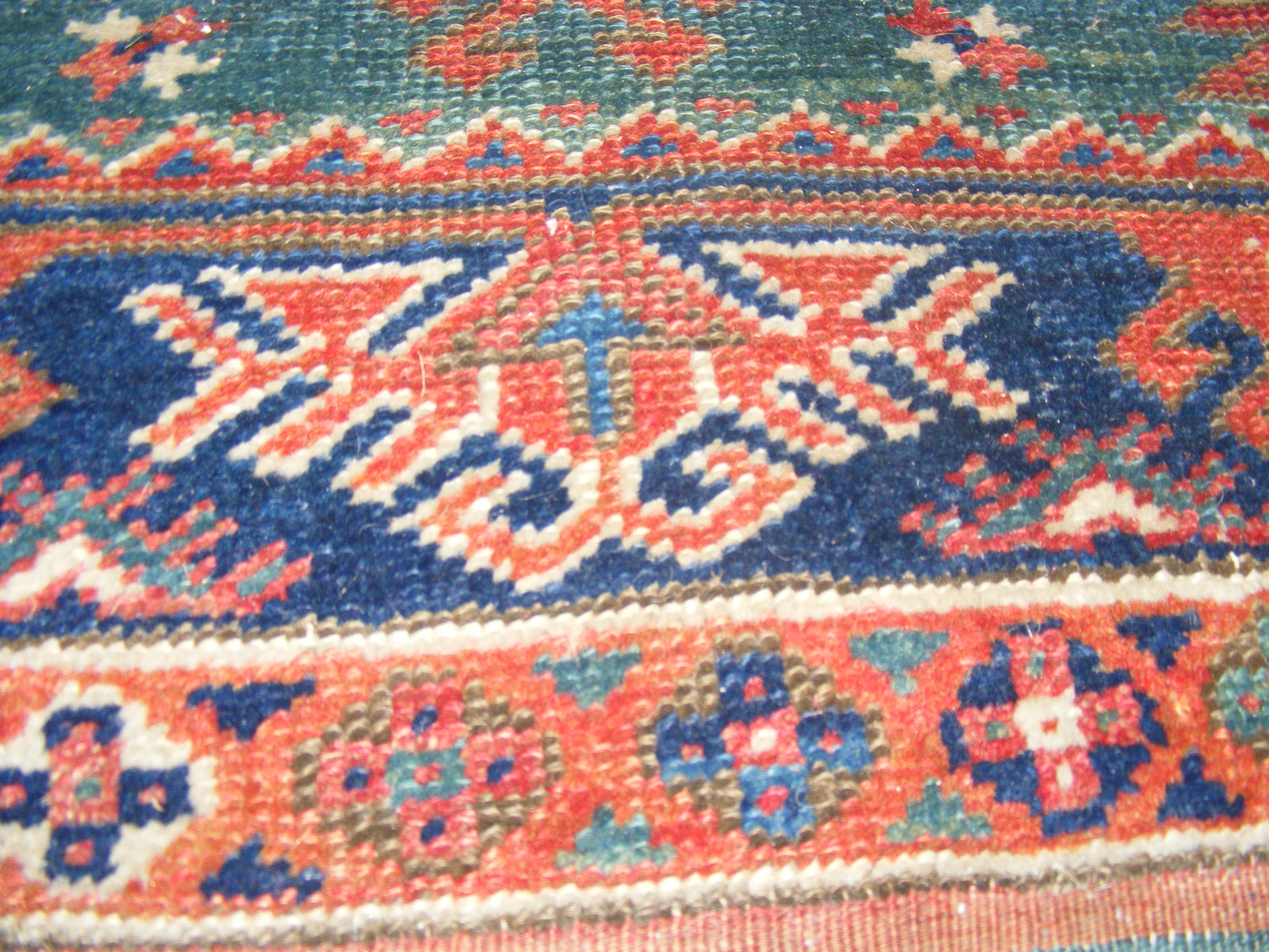 A Middle Eastern rug with geometric border - 150cm - Image 4 of 8