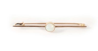 A 9CT ROSE GOLD AND OPAL SET BAR BROOCH/TIE PIN
