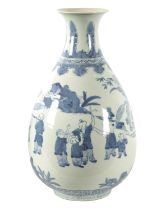 A CHINESE BLUE AND WHITE PORCELAIN VASE