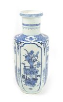 A 19TH CENTURY BLUE AND WHITE CHINESE VASE